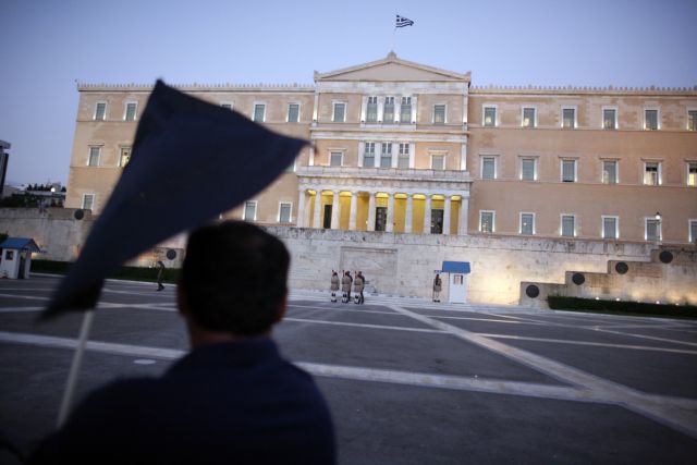 Î“Î¹Î±Ï„Î¯ ÏŒÎ»Î¿Î¹ Î²Î»Î­Ï€Î¿Ï…Î½ ÎºÎ¬Î»Ï€ÎµÏ‚ ÏƒÏ„Î·Î½ Î¬Î»Î»Î· ÏŒÏ‡Î¸Î· Ï„Î¿Ï… Î¡Î¿Ï…Î²Î¯ÎºÏ‰Î½Î± | in.gr