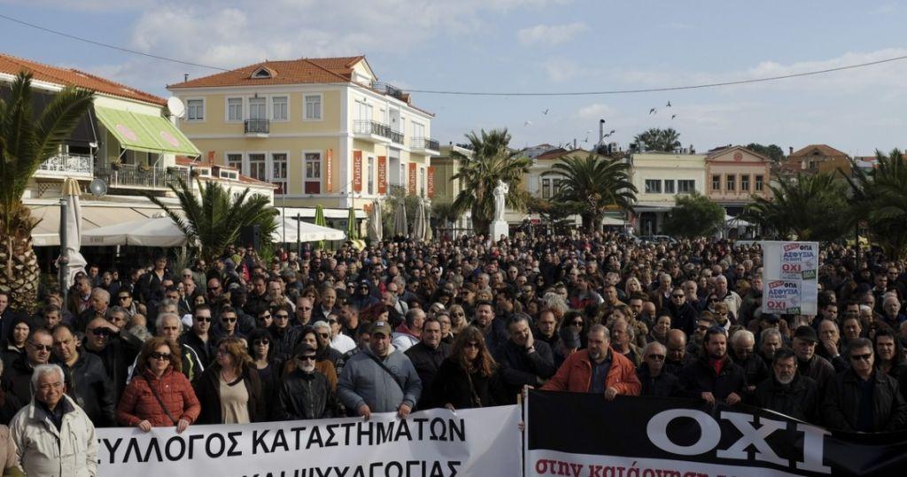 Î— Î¿ÏÎ³Î® Ï„Î·Ï‚â€¦ Ï€Î»Î±Ï„ÎµÎ¯Î±Ï‚ Ï€Î­Ï†Ï„ÎµÎ¹ Ï„ÏŽÏÎ± Ï€Î¬Î½Ï‰ ÏƒÏ„Î¿Î½ Î£Î¥Î¡Î™Î–Î‘ | in.gr