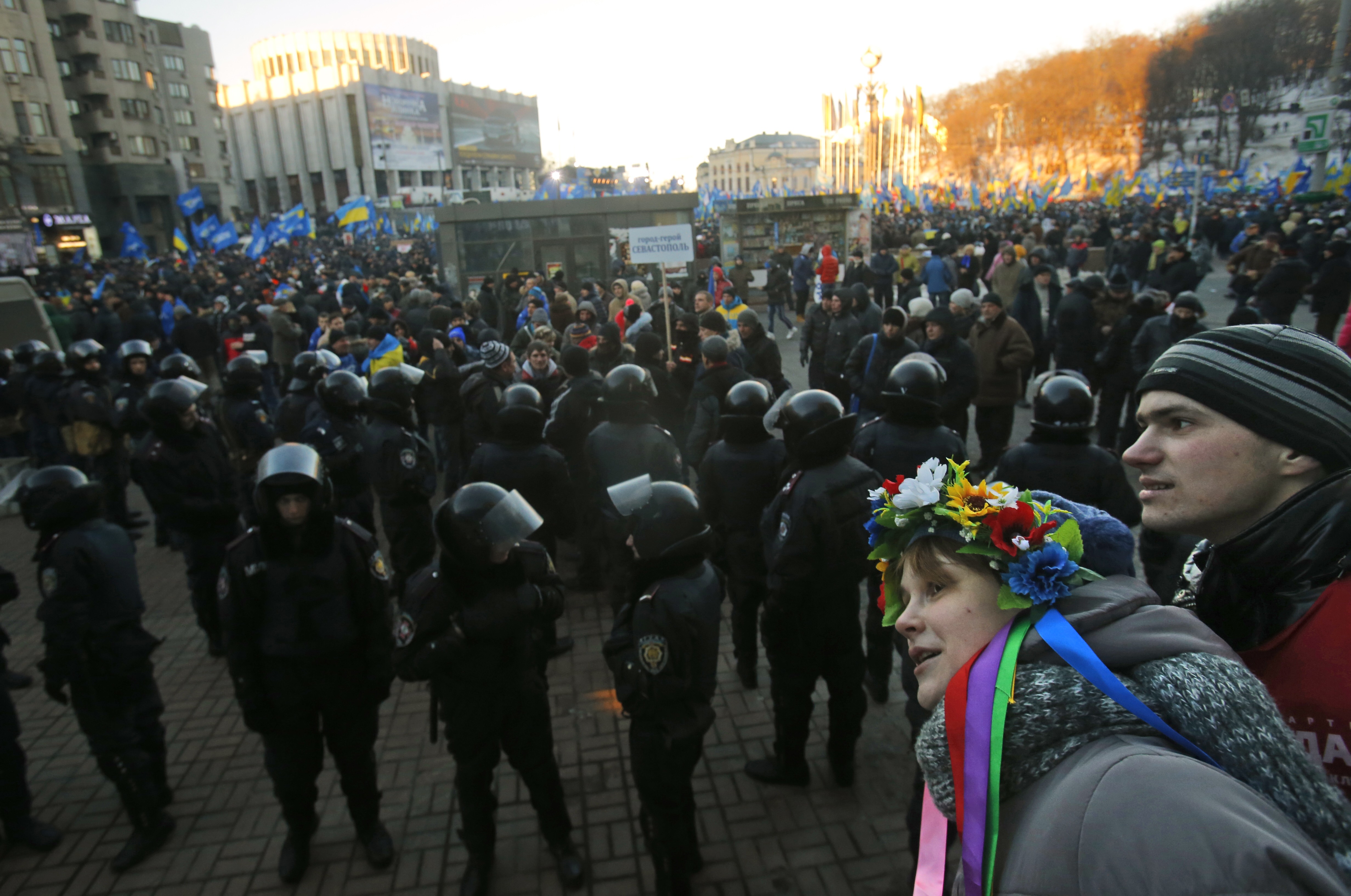 Ο Γιανούκοβιτς «καρατόμησε» το δήμαρχο του Κιέβου για την αστυνομική βία
