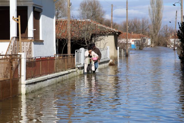 Βούλιαξαν καλλιέργειες στις Σέρρες, σε επιφυλακή οι αρχές στον Έβρο