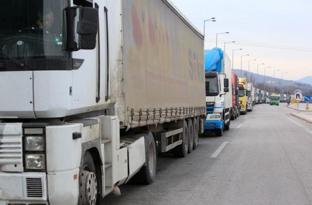 Καμπανάκι από εξαγωγείς λόγω μπλόκων και συνόρων