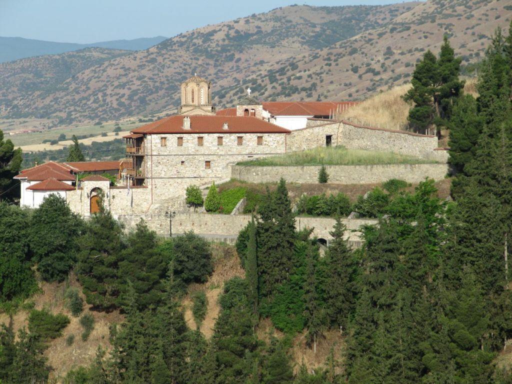 Ελασσόνα: η μονή, το τζαμί και το γεφύρι