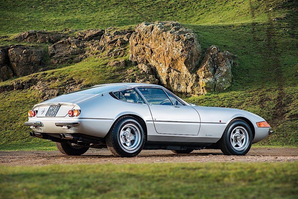 Στο σφυρί σπάνια δεξιοτίμονη Ferrari 365 GTB/4