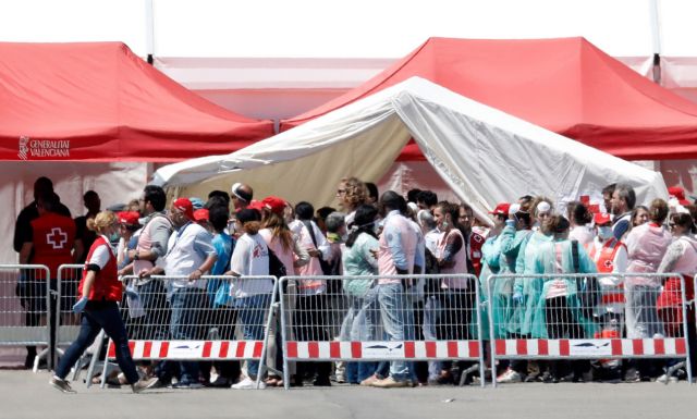 Ισπανία: Έληξε η περιπέτεια των 629 μεταναστών του Aquarius