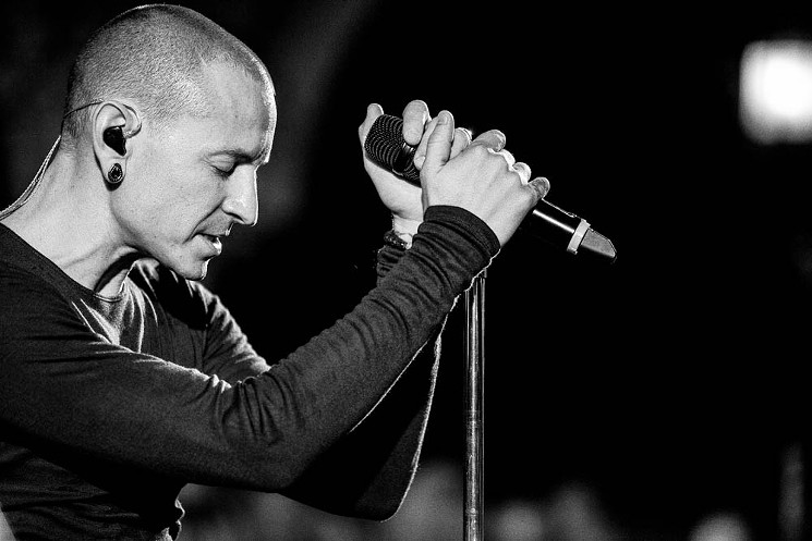 Chester Bennington : Ένας χρόνος χωρίς τον χαρισματικό τραγουδιστή των Linkin Park