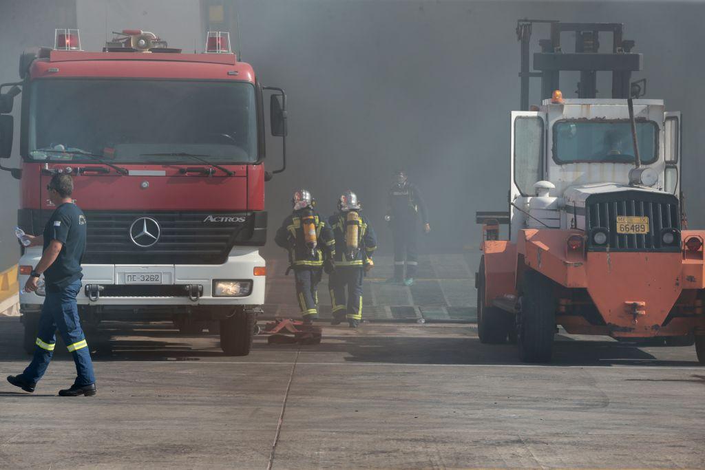 Συνεχίζεται η προσπάθεια κατάσβεσης στο «Ελευθέριος Βενιζέλος»