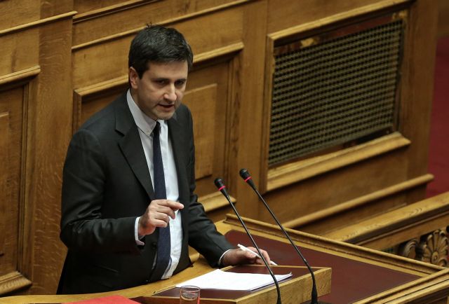 Î§Î¿Ï…Î»Î¹Î±ÏÎ¬ÎºÎ·Ï‚: ÎœÎµÎ¯Ï‰ÏƒÎ· Ï„Î¿Ï… ÎºÏŒÏƒÏ„Î¿Ï…Ï‚ Î´Î±Î½ÎµÎ¹ÏƒÎ¼Î¿Ï Î¼ÏŒÎ»Î¹Ï‚ ÎºÎ¿Ï€Î¬ÏƒÎ¿Ï…Î½ Î¿Î¹ Î´Î¹ÎµÎ¸Î½ÎµÎ¯Ï‚ Î±Î½Î±Ï„Î±ÏÎ¬Î¾ÎµÎ¹Ï‚ | in.gr