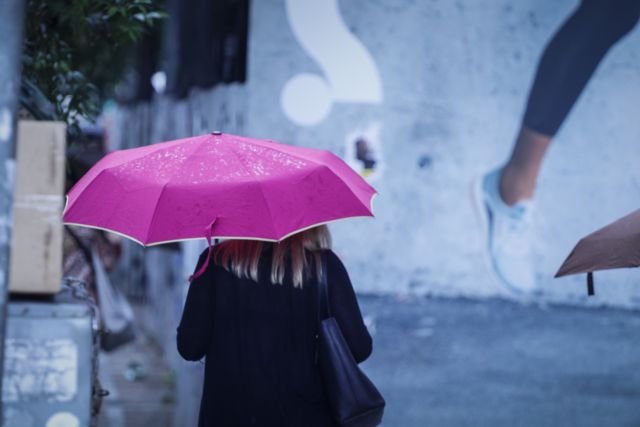 Άστατος ο καιρός με λιακάδα και παροδικές βροχές