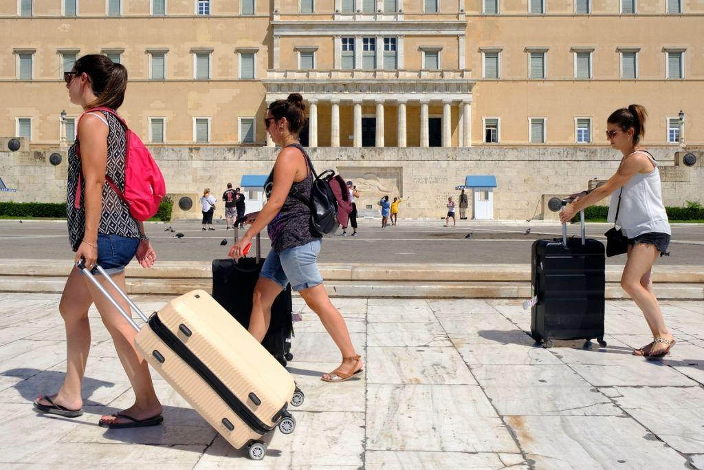 Î£Ï„Î± 52,3 Î´Î¹Ïƒ. ÎµÏ…ÏÏŽ Ï„Î± Î­ÏƒÎ¿Î´Î± Ï„Î¿Ï… ÎºÏÎ¬Ï„Î¿Ï…Ï‚ Ï„Î·Î½ Ï€ÎµÏÎ¯Î¿Î´Î¿ 2009-2016 Î±Ï€ÏŒ Ï„Î¿Î½ Ï„Î¿Ï…ÏÎ¹ÏƒÎ¼ÏŒ | in.gr