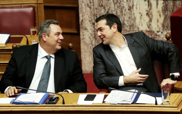 Î¤Î¿ Î¼ÎµÎ³Î¬Î»Î¿ ÎºÏŒÎ»Ï€Î¿ Î‘Î»Î­Î¾Î· â€“ Î Î¬Î½Î¿Ï… Î³Î¹Î± Î½Î± Î¼ÎµÎ¯Î½Î¿Ï…Î½ ÏƒÏ„Î·Î½ ÎºÎ±ÏÎ­ÎºÎ»Î± Î¼Î­Ï‡ÏÎ¹ Ï„Î¿ Ï„Î­Î»Î¿Ï‚ | in.gr