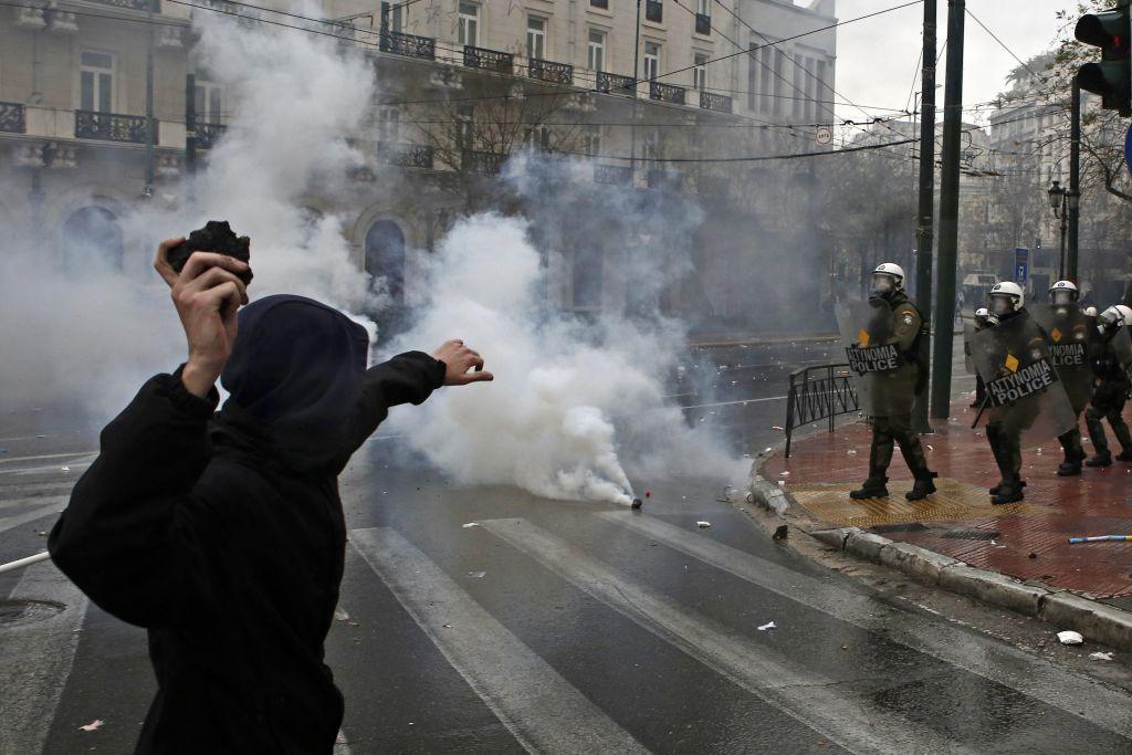 Στιγμιότυπα από τα επεισόδια στο συλλαλητήριο για τη Μακεδονία