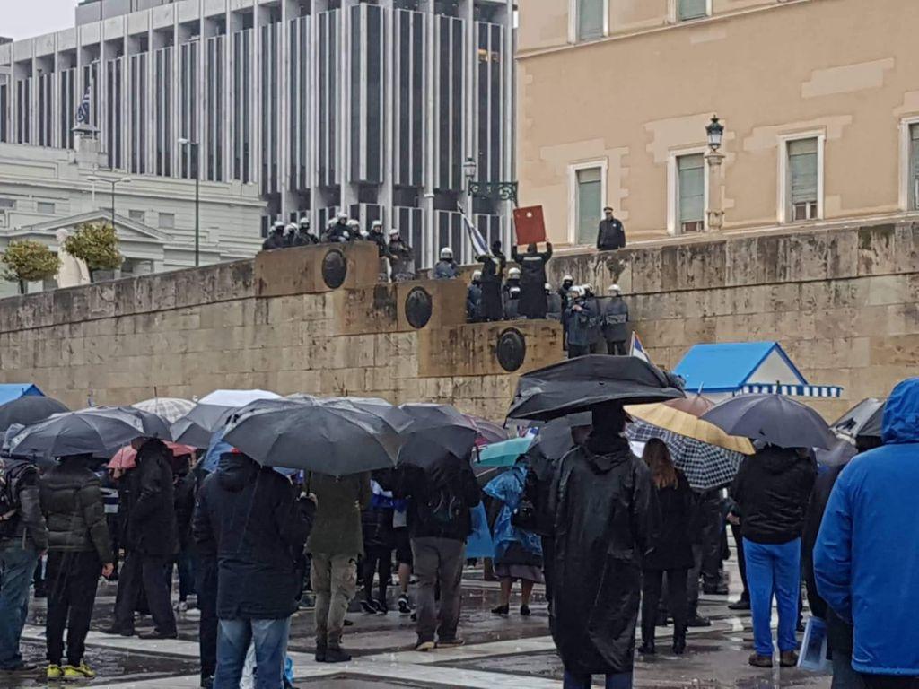 Κλειστή Βασ. Σοφίας και Αμαλίας – Σε εξέλιξη συγκέντρωση στο Σύνταγμα