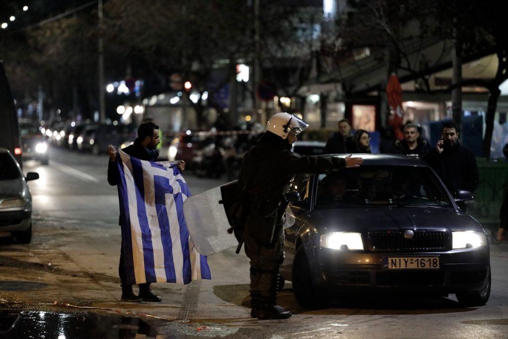 Θεσσαλονίκη: Διαδηλωτές για τη Μακεδονία γιούχαραν Νοτοπούλου και Φάμελλο