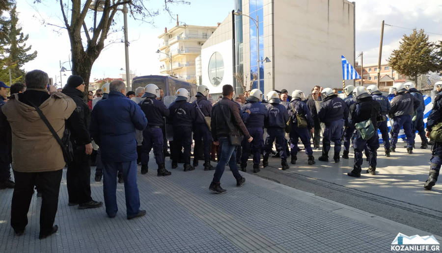 Πτολεμαΐδα : Επεισόδια σε διαμαρτυρία πολιτών κατά της Γεροβασίλη – Ένας σοβαρά τραυματίας