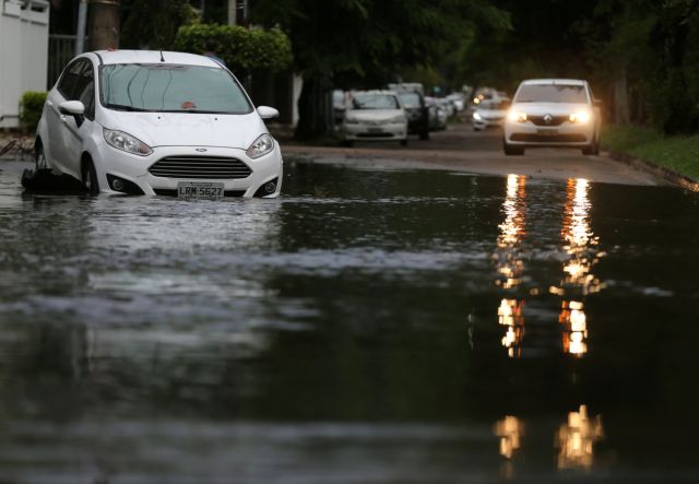 Βραζιλία: Τουλάχιστον πέντε νεκροί από καταρρακτώδεις βροχές στο Ρίο