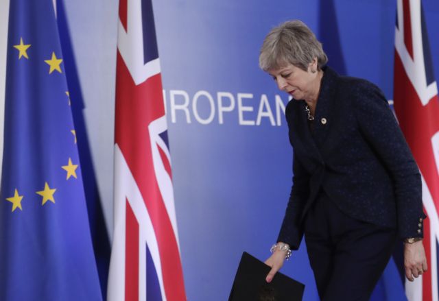 «Πραξικόπημα» για το Brexit : Υπουργοί της Μέι μεθοδεύουν την απομάκρυνσή της