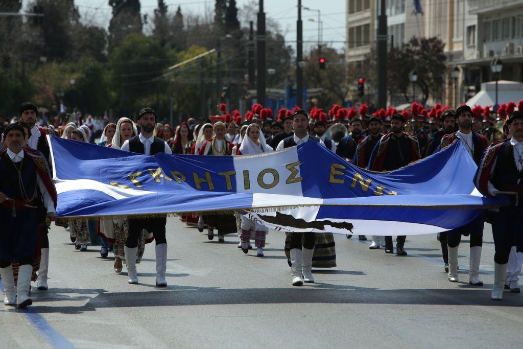 Παρελάσεις: Τα επεισόδια του 2011, οι «εκτροφείς» του λαϊκισμού και αυτοί που ρίχνουν νερό στο μύλο της ακροδεξιάς