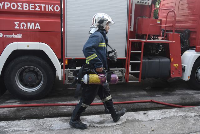 Κορωπί: Σβήστηκε η πυρκαγιά στην αποθήκη ξυλείας