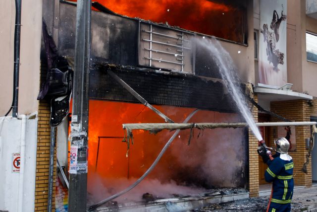 Φωτιά σε κατάστημα παιχνιδιών στο Χαλάνδρι [Εικόνες]