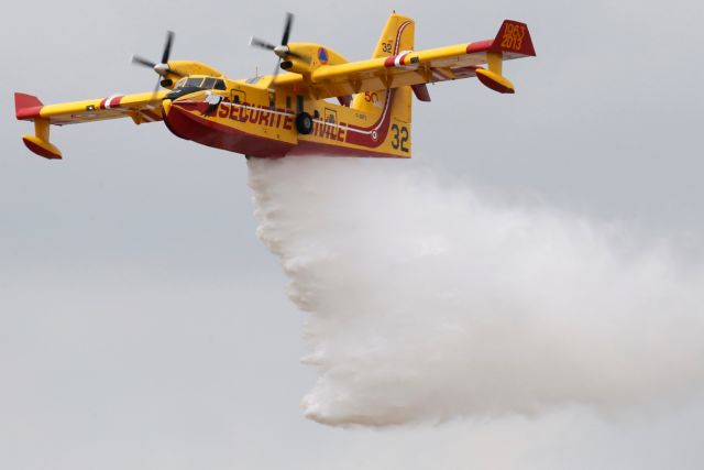 Στέλνουν Canadair στον Αμαζόνιο οι G7