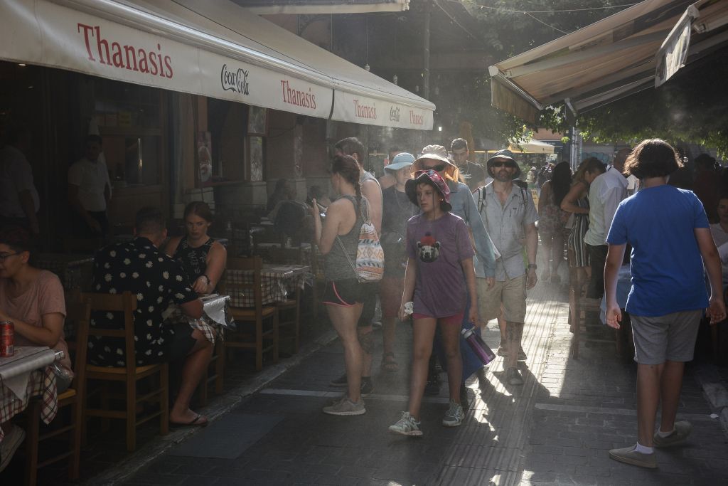 Καύσωνας: Ανοίγουν κλιματιζόμενες αίθουσες του δήμου Αθηναίων