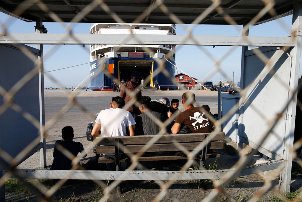 Σε δημόσια διαβούλευση το νομοσχέδιο για το άσυλο