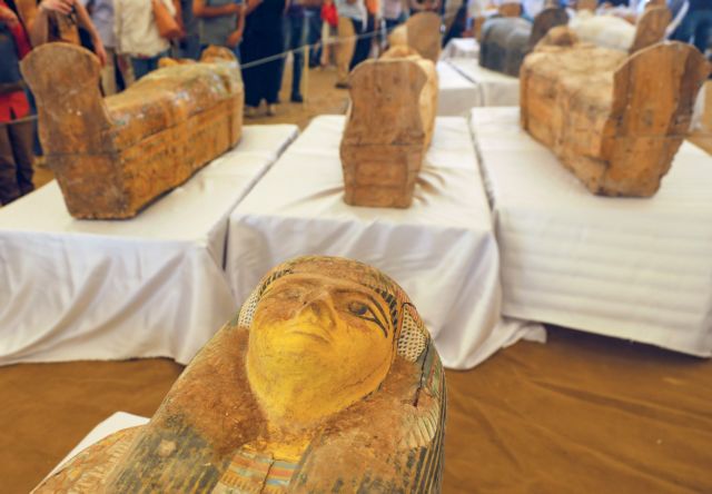 Εντυπωσιακή ανακάλυψη στην Αίγυπτο : Βρέθηκαν θαμμένες 30 σαρκοφάγοι