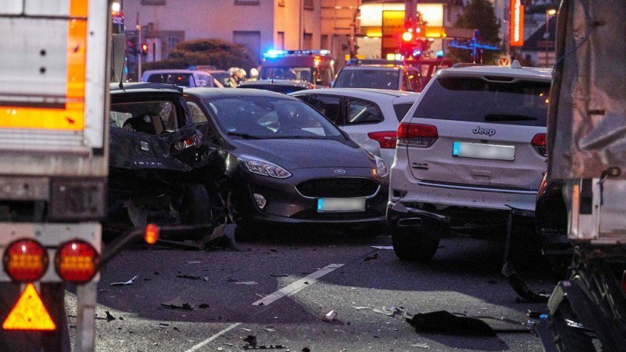 Γερμανία : Οδηγός έπεσε πάνω σε ΙΧ- 16 τραυματίες, φόβοι για τρομοκρατικό χτύπημα