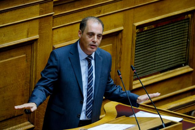 Βελόπουλος : Δεν πρέπει να ψηφιστεί ο αντικαπνιστικός νόμος