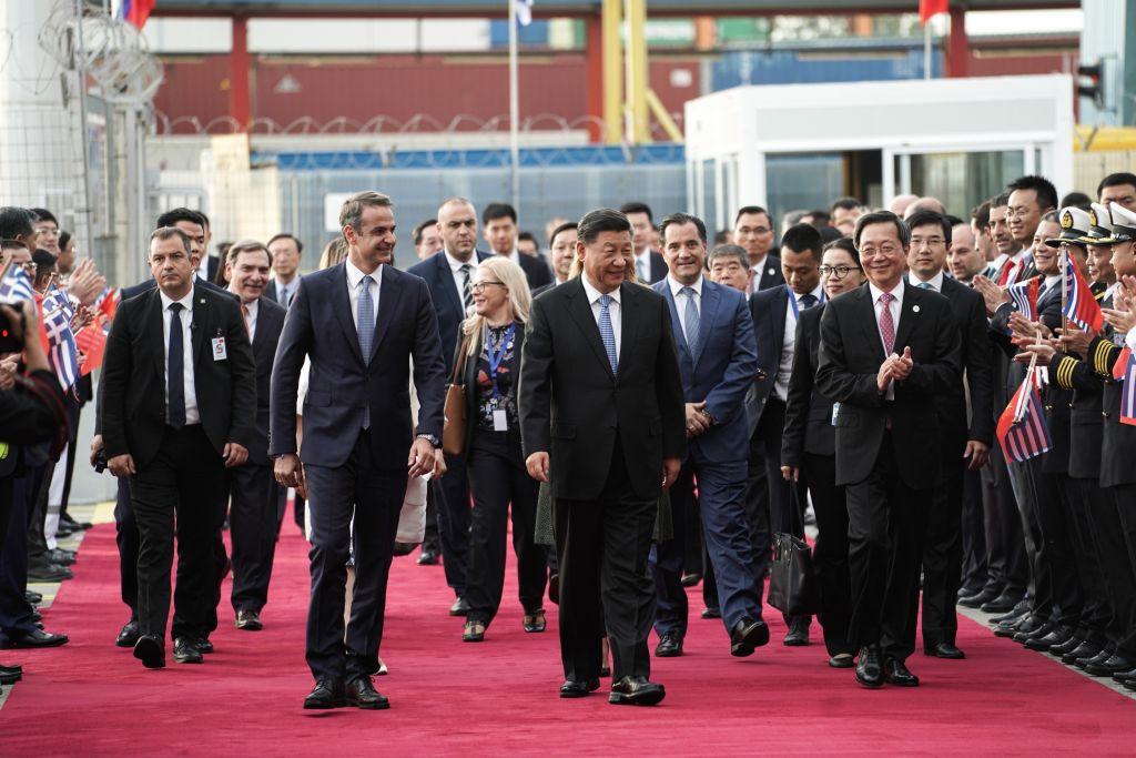 Στο λιμάνι της Cosco ο Κυριάκος Μητσοτάκης και ο πρόεδρος της Κίνας