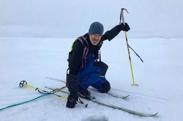 Ο λεπτός πάγος δυσκολεύει δύο διάσημους εξερευνητές να διασχίζουν με σκι τον Αρκτικό Ωκεανό