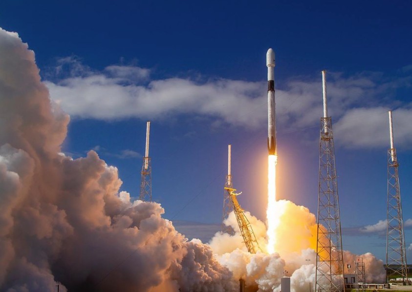 Space X : Εκτόξευση 60 μικροδορυφόρων για παγκόσμιο φθηνό Ίντερνετ