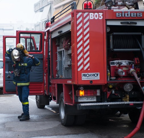 Πυρκαγιά σε μονοκατοικία στο Νέο Ηράκλειο - Μία τραυματίας