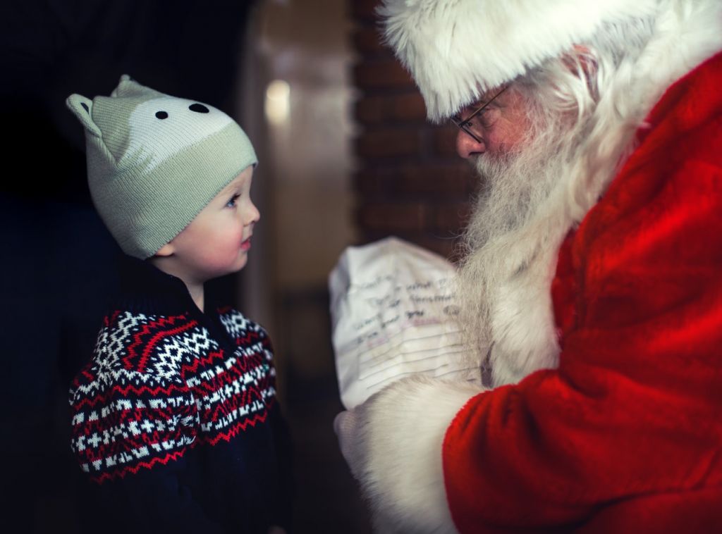 Πώς θα πεις στο παιδί σου πως δεν υπάρχει Άγιος Βασίλης; - Οι New York Times απαντούν