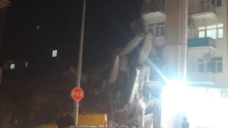 Ισχυρός σεισμός 6,8 Ρίχτερ στην Τουρκία - Ένας νεκρός, κατέρρευσαν κτίρια
