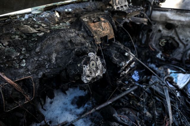 Νέα εμπρηστική επίθεση : Έκαψαν τέσσερα αυτοκίνητα στο Κολωνάκι  -Εννέα προσαγωγές