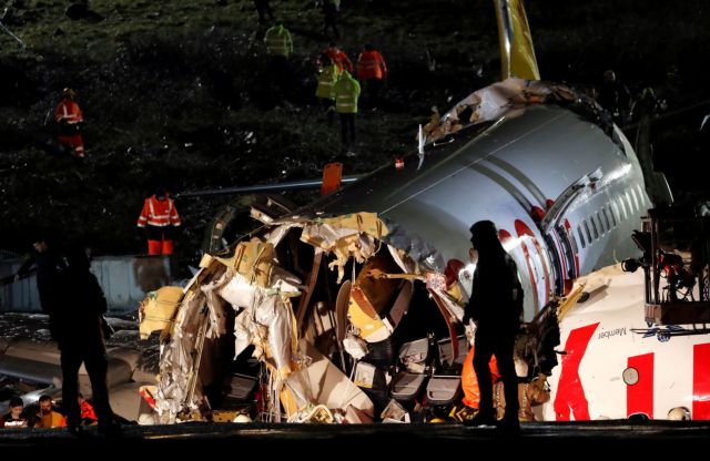 Κωνσταντινούπολη : Ένας νεκρός και πάνω από 150 τραυματίες από αεροπλάνο που κόπηκε στα τρία