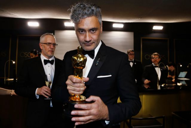 Όσκαρ 2020: Η viral στιγμή του σκηνοθέτη Τάικα Γουατίτι - Πού έκρυψε το βραβείο