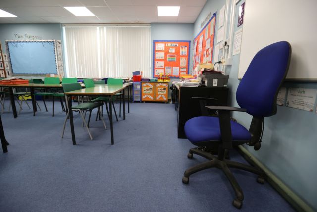 Κοροναϊός : Κλείνουν από την Παρασκευή τα σχολεία στη Βρετανία