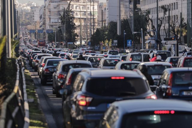 Κυκλοφοριακό χάος στην Αθήνα – Ουρές χιλιομέτρων λόγω βρόχης