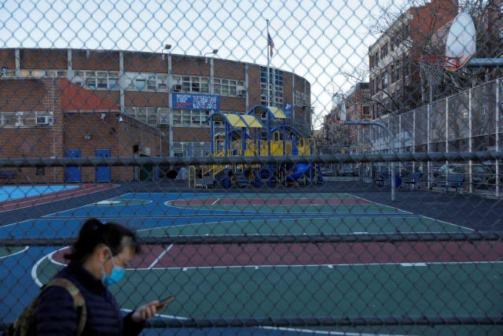 Κοροναϊός – ΗΠΑ : Κλείνουν τα σχολεία, τα εστιατόρια και τα μπαρ στη Νέα Υόρκη
