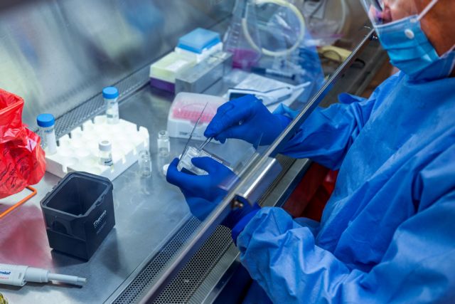 Κοροναϊός :  Εγκρίνει την ρεμδεσιβίρη άμεσα η FDA ως φάρμακο για τον ιό