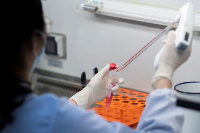 Κοροναϊός : Νέα μέθοδος από ρώσους επιστήμονες δίνει ελπίδες για την αντιμετώπιση του ιού