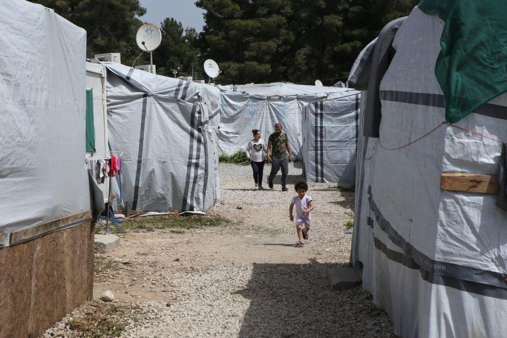 Κοροναϊός : Έλεγχος στο κέντρο προσφύγων Ριτσώνας από κλιμάκιο του ΕΟΔΥ