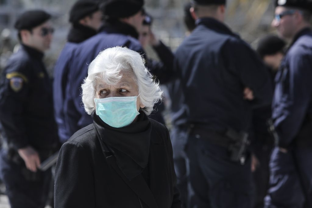 Κοροναϊός : Πρέπει να φοράμε μάσκα, δηλώνει η καθηγήτρια Επιδημιολογίας Αθηνά Λινού