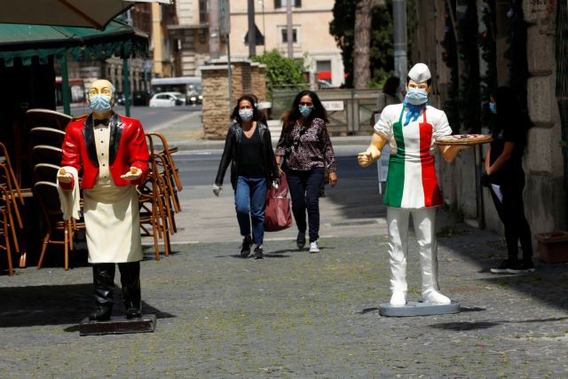 Κοροναϊός: Συνεχίζεται η μείωση κρουσμάτων στην Ιταλία – Καταγγελίες για έλλειψη μασκών
