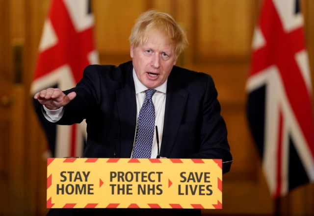 Βρετανία: Η κυβέρνηση χρησιμοποιεί την πανδημία υπέρ του ιδιωτικού τομέα υγείας