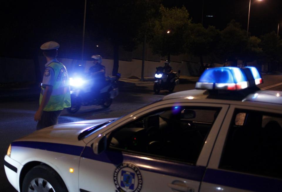 Νύχτα επιθέσεων σε Αθήνα και Θεσσαλονίκη – Κάηκαν 11 αυτοκίνητα
