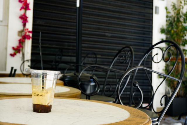 Κοροναϊός : Η ζωή μας σε... πλεξιγκλάς - Εστιατόρια, καφέ αλλάζουν την καθημερινότητα