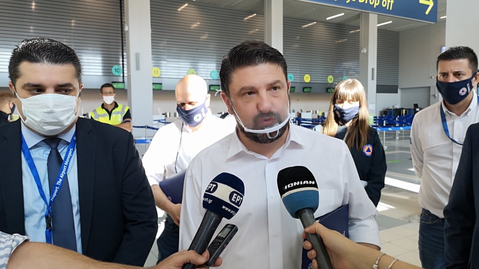 Κοροναϊός : Συναγερμός για τα εισαγόμενα κρούσματα – Σαρωτικές επιθεωρήσεις Χαρδαλιά στα αεροδρόμια
